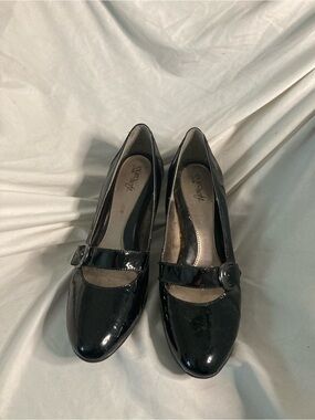Sofft Black Patent Mary Jane Pumps with Buckle